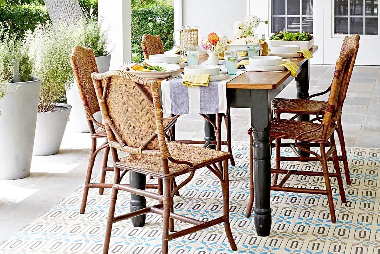 Outdoor dining area wicker furniture